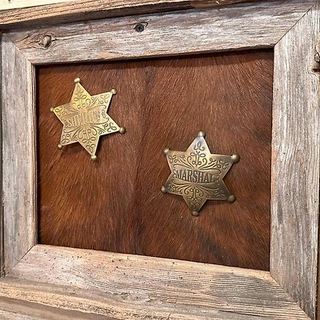 Acorn Hideaways Canton Rustic Old West Frontier Suite Buitenkant foto