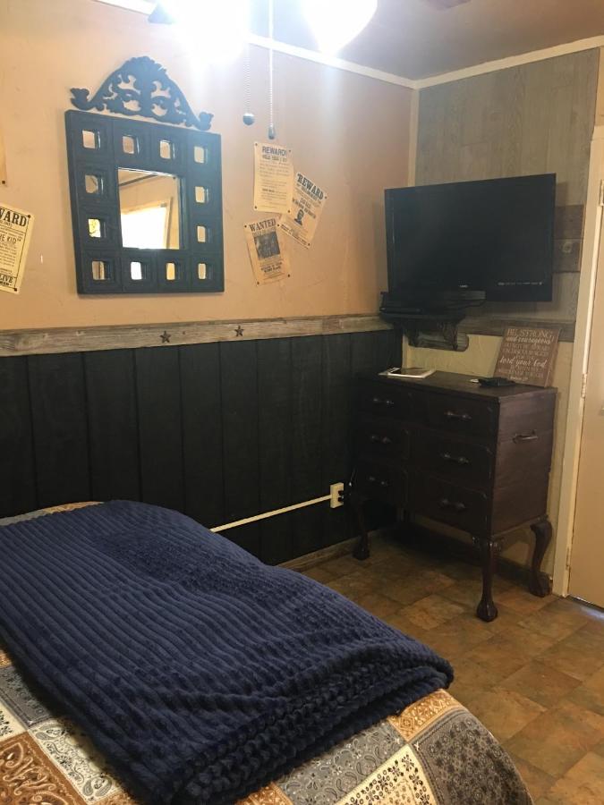 Acorn Hideaways Canton Rustic Old West Frontier Suite Buitenkant foto