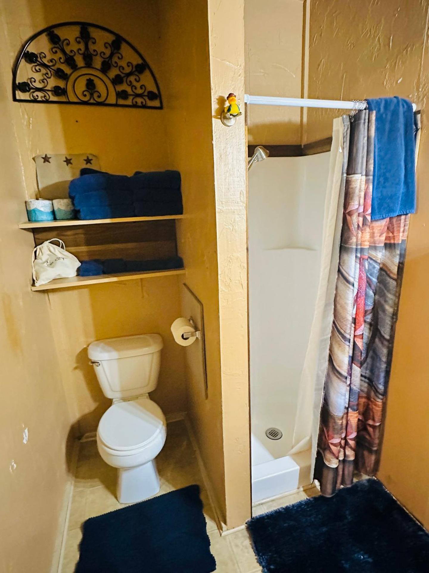 Acorn Hideaways Canton Rustic Old West Frontier Suite Buitenkant foto